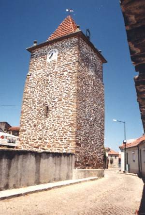 Torre do Relógio, única testemunha do castelo de Alfândega da Fé