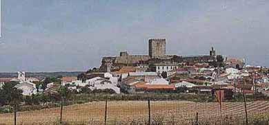 Castelo de Moura visto ao longe