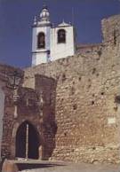 Porta na muralha que dá acesso ao interior do castelo