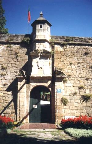 Porta principal de entrada para o Forte